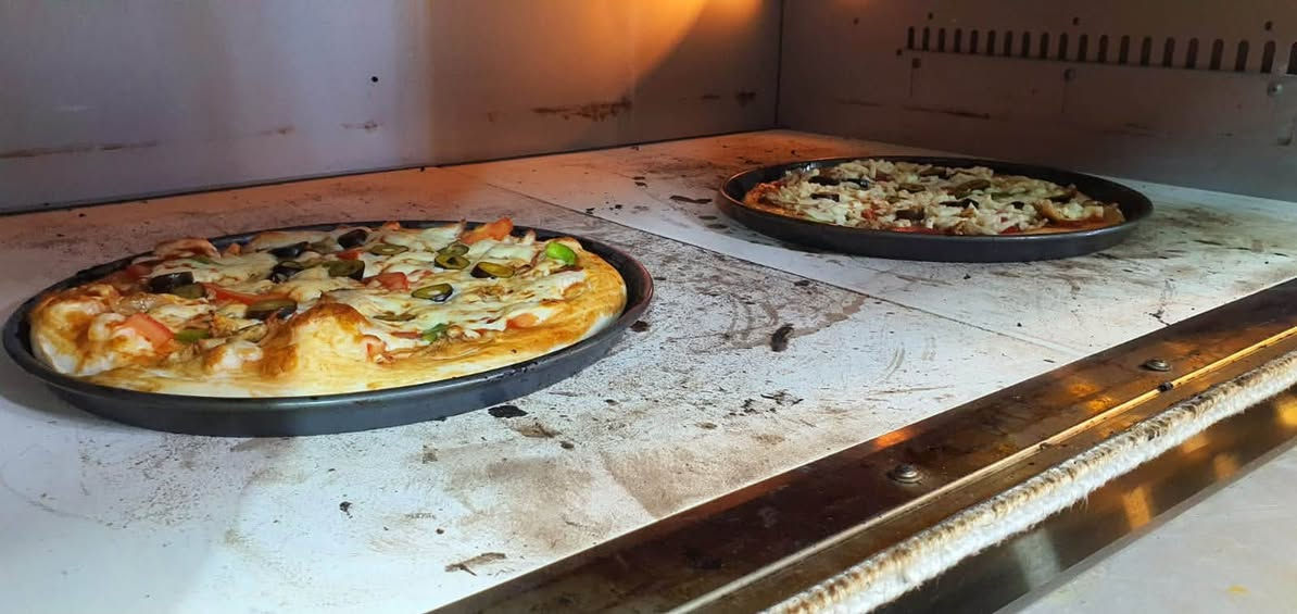 🔥 أهلنا الغالين بحي البساتين 🔥
العروض الحلوة وصلتكم من كص المصطفى 😍❤️

🍕 بيتزا — 4 بـ 10,000 دينار
🥙 صاج إيطالي — 3 بـ 10,000 دينار
🥟 لحم بعجين — صحن 6 قطع بـ 2,500 دينار
🍕 ميني بيتزا — صحن 6 قطع بـ 2,500 دينار
🥩 لحم بعجين موصلي — القطعة بـ 1,000 دينار

🔥 طعم طيب.. سعر يناسب الجميع.. والعروض الكم يا أهل البساتين ❤️

📍 حي البساتين – شارع الشيخ منهل
📞 للطلب والتوصيل: ***********
🛵 التوصيل مجاني

لا تفوتون العروض 😍🔥
كص المصطفى.. الطعم اللي يستاهل التجربة ❤️
:::
