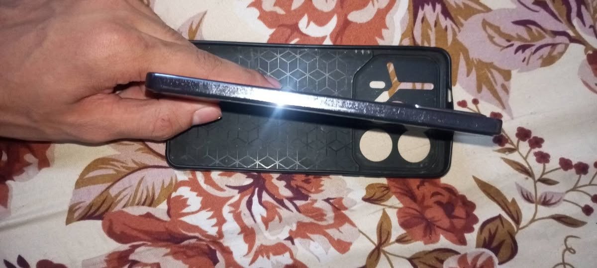 سلام عليكم تكنو بوفا 6 برو 5G ذاكره 256 عل 12عل 12 كلشي ما مبدل و بطاريه6000 ضهر شغال كلشي ما مبدل بي فقط هاذ الشخط و النضافه كدام عينك مكاني بغداد شعله هاذ  رقمي ايشي واتساب  *********** سعره 170 وبي مجال بسيط بدون ملحقات

نص مكتوب في الصور:
- لا يوجد بطاقة SIM