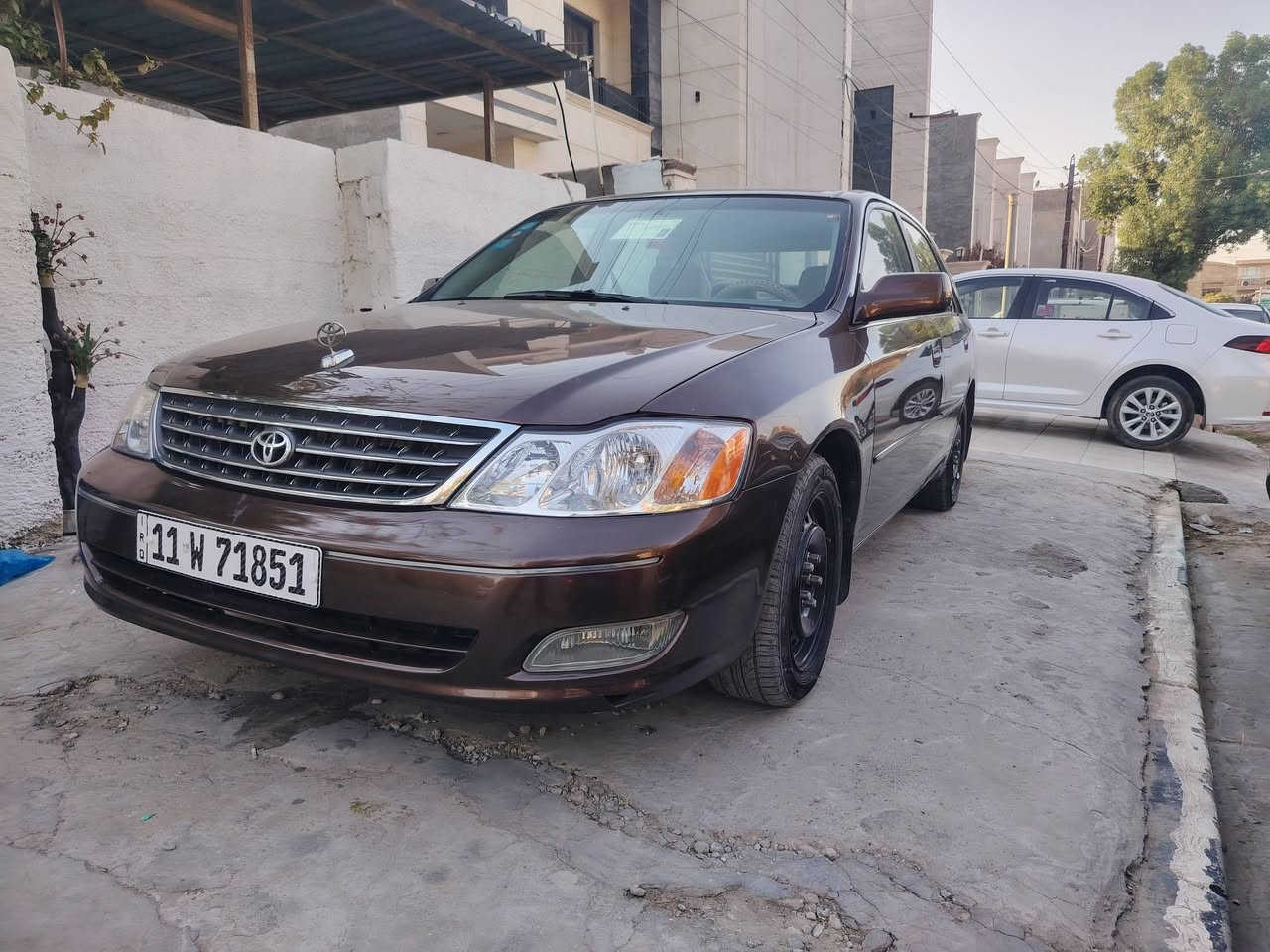 السلام عليكم حبايب
تيوتا افلون 2002 وارد أمريكي
ماشيه 240 الف حقيقي 
حادثها بنيد مبدل وصبغ عام جماليه
كير ومحرك جدد
تبريد ثلج
تخم تاير جديد
صدر أمامي وخلفي جديد
شاشه اندرويد
مابيها اي نقص
السعر 77  وبيها مجالها قليل
مكاني بغداد حي الجامعه ت***********
