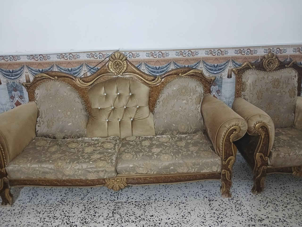 كنب • نظيفه • جديده