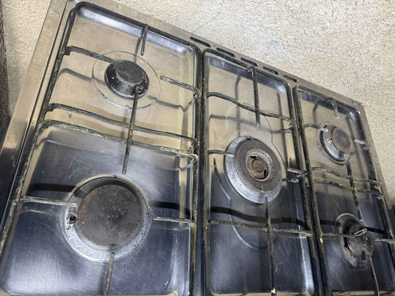 للبيع طباخ كريازي ***********بيسعر 250وبي مجال المكان بغداد الجديده شارع المسبح رقم واتساب
