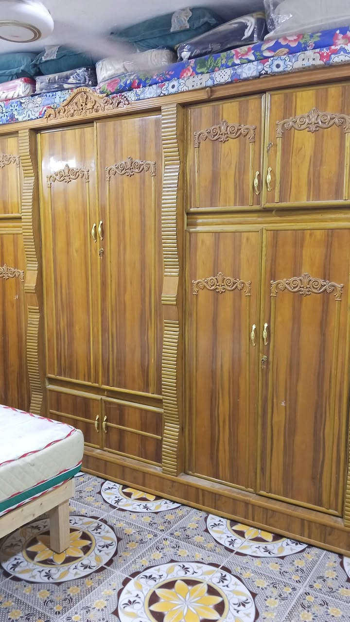 السلام عليكم غرفة نوم للبيع مكلفه بنشرها نظيفه بس بيها اضرار بسيطه للاستفسار اڪثر راسلو ع هذا الرقم  ***********
