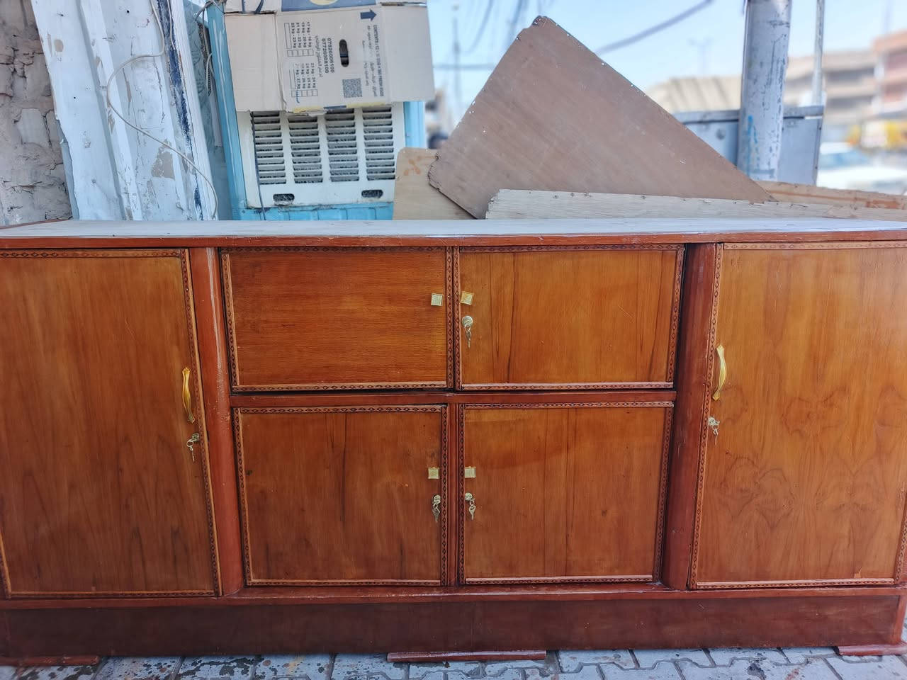 بوفيات للبيع كل من وسعرها والغرفه للبيع معروضه الغرفه صاج عراقي نظيفه كلش وحلوه وسعر منا*********** هاذه الراقم او خاص
