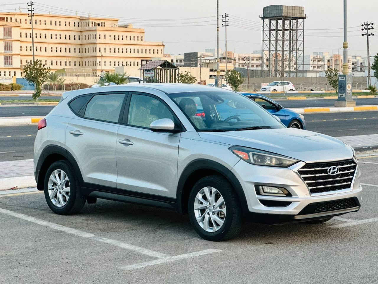توسان مديل 2020 للستفسار ***********السعر137واردامريكي سياره حادثه خشم بلنيد فقط ولباقي كفاله مكينه2400 مكينه كير حداديه تبريد مكفوله موصفات شاشه كبيره 3انضمه قياده سايد بريك بصمه داخل بيجي تبريد قطعتين سياره جاهزه من كلشي مكان سياره كربلاء
