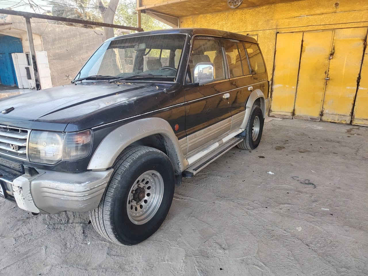 سلام عليكم باجيرو اللبيع موديل 1998سياره كير وميكينه بلادي كشر بلادي سعر ٥٢وبيه عنوان بغداد معامل عماري رقم هاتف ***********
