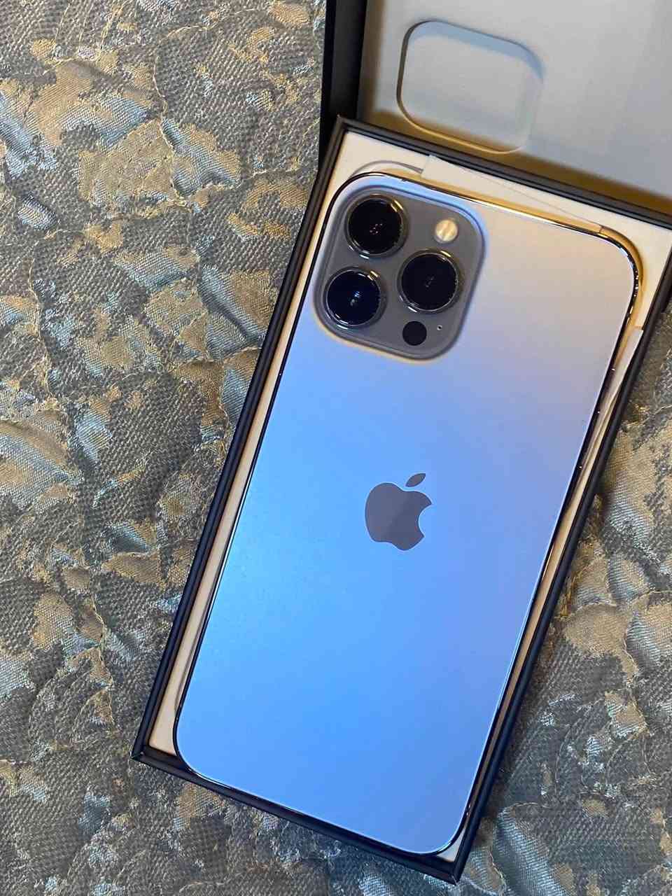آيفون 13 pro max
بلاديييييييييي يعني كارتونو وياه
بطارية 85 شركة لا يفقد ولا شي 
ضد المي ما ابيعو إذا ما أشوفك بعينك 
نضافة كدام العين 
الذاكرة 256 
دبللل سيممم نموذج za 
السعر 750 قفل 
لين الأوربي المفتوح مصعد بطارية ومبدل شاصي عينباع ب700
رقمي ***********
