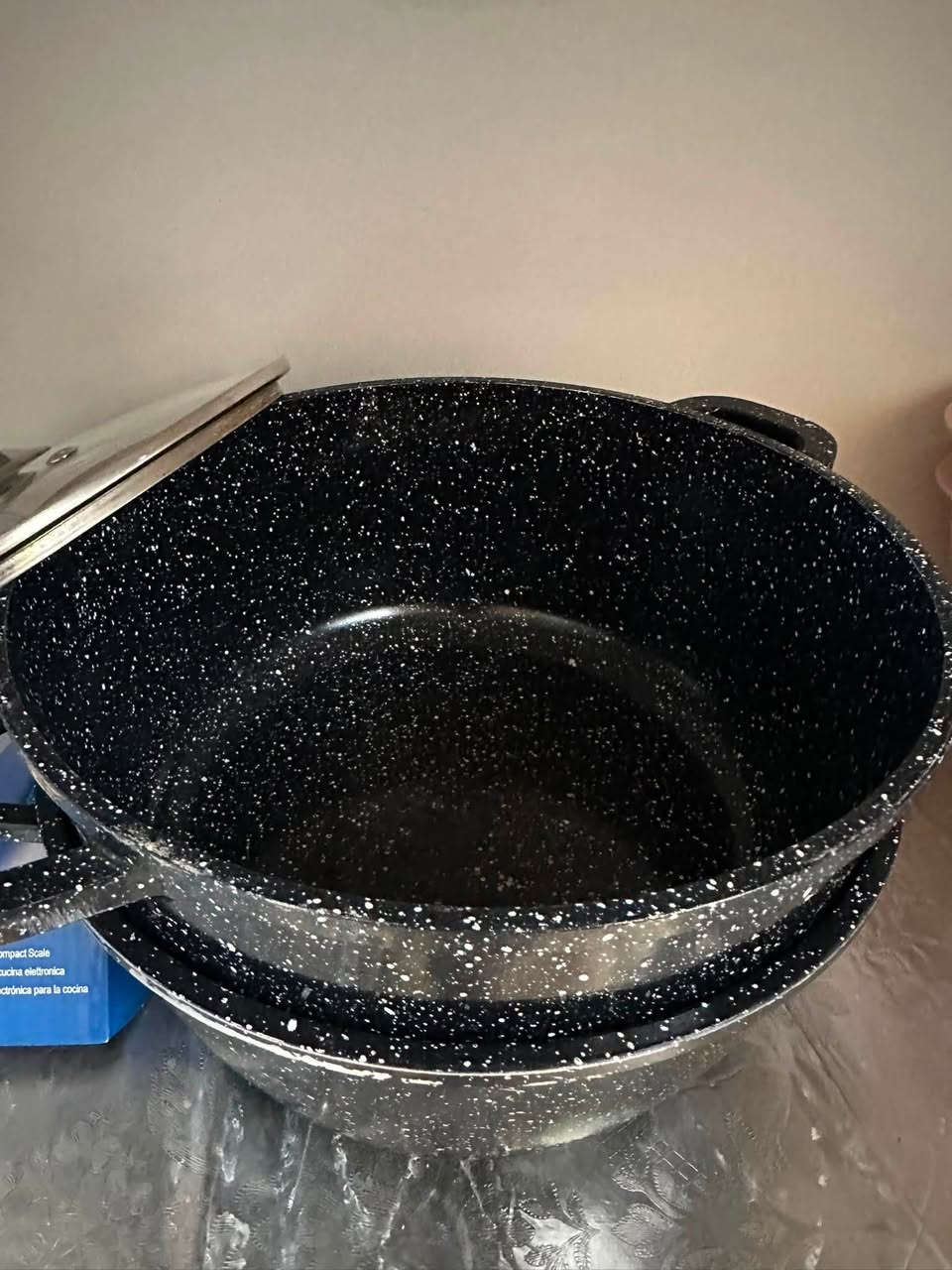 للبيع بداعي السفر ، حاله ممتازه جدا واستعمال بسيط ، الاغراض كامله ب ٧٠٠$
للجادين و التواصل *********** اليرموك بغداد

