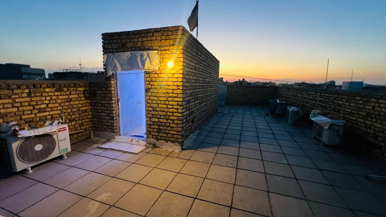 🏡 للبيع – بيت طابو صرف
📍 الموقع: نهاية شارع الحبوبي، خلف مدرسة آمنة الابتدائية

📐 المساحة: 115 متر

✨ المواصفات:

• طابقين – بناء جديد (كونكريت مسلح)

🔹 الطابق الأول:

استقبال + صالة + مطبخ + غرفة نوم + صحيات

🔹 الطابق الثاني:

3 غرف نوم + صالة + صحيات

بيت متكامل بموقع مميز وقريب من الخدمات، مناسب للسكن العائلي لاستفسار واتساب ***********
