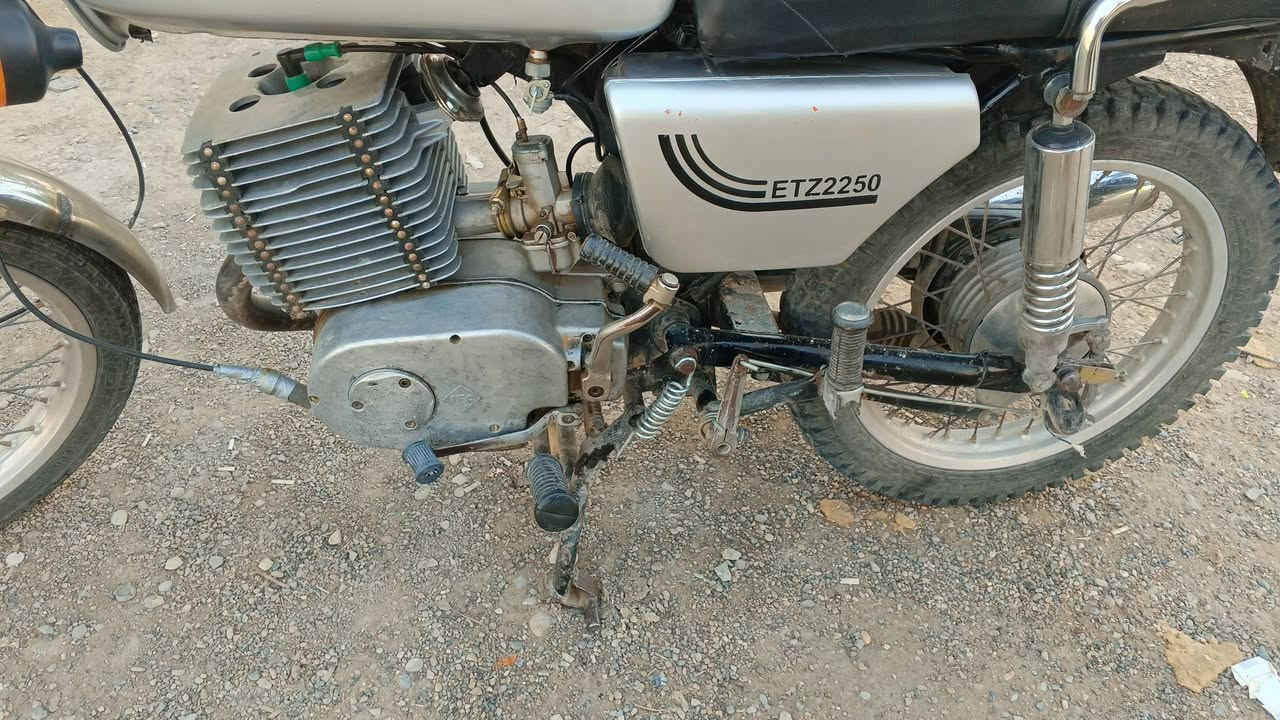 سلام عليكم 
العنوان بلدروز امام عسكر 
موطور82 MZ
وموطور كامل ومكمل كهربائيات كله شغاله دشبول شغال 
موطور كصه 5
سعره مليون وربع وبي مجال حك الجيه الاستفسار اتصل على هذه الرقم ***********
