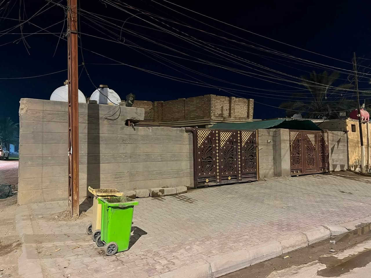 سلام عليكم دار للبيع طابو صرف 450 م مستعجلين عل بيعتةالاستفسار ممتواجد ع نت  ***********
