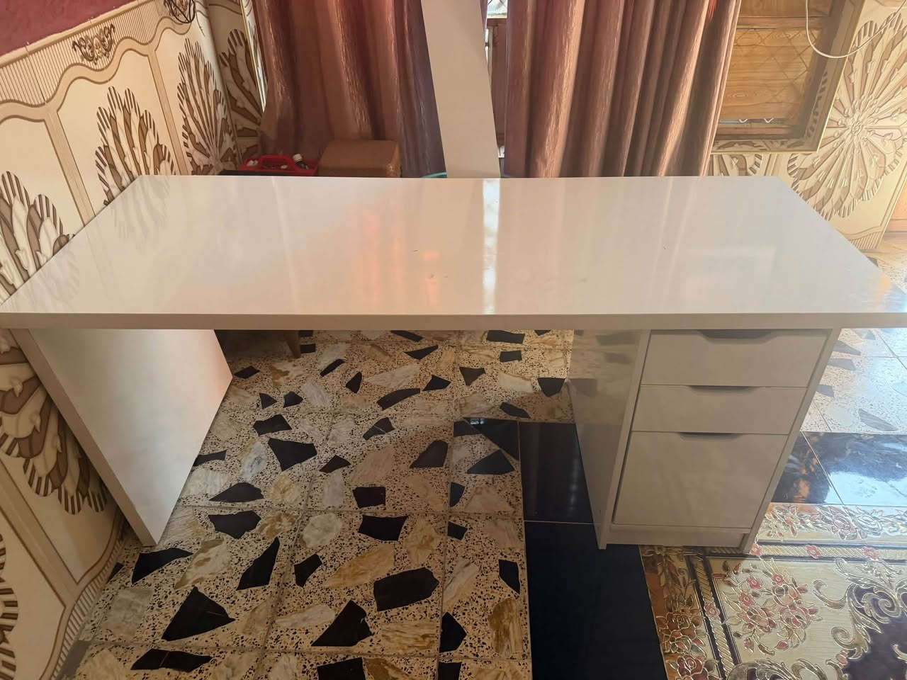 ميز كيمنك للبيع الطول والعرض موضح بالصور وسعره مناسب
بغداد ابو دشير
***********

نص مكتوب في الصور:
- طاولة مع مجر وباب skark.rozenama.com skarkcenter طاوة مع مجر وباب 190,000 د.ع شحن مجاني 170 160 150 140 130 120 200 190 180 75 70 60 الطول العمق لون السطح لون الجزء السفلي + 1 -
- طاولة مع مجر وباب skark.rozenama.com 190,000 د.ع شحن مجاني 170 160 150 140 130 120 الطول 200 190 180 75 70 60 العمق لون السطح لون الجزء السفلي الكمية 1 منفذ اسلاك مع شاحن لا سلكي 25,000