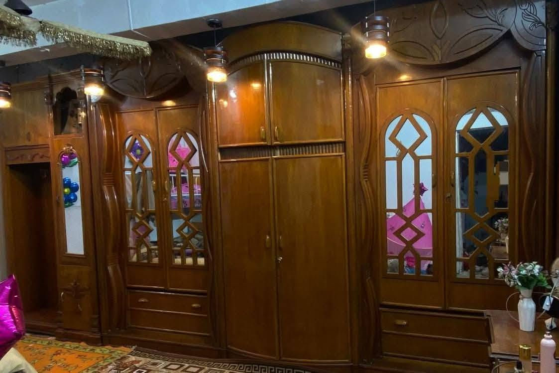 غرفة نوم كاملة للبيع
 خشب ثقيل  تسكام الاصلي، بحالة جيدة. السعر 750 ألف قفل ، محافظة بغداد  الرقم ***********
