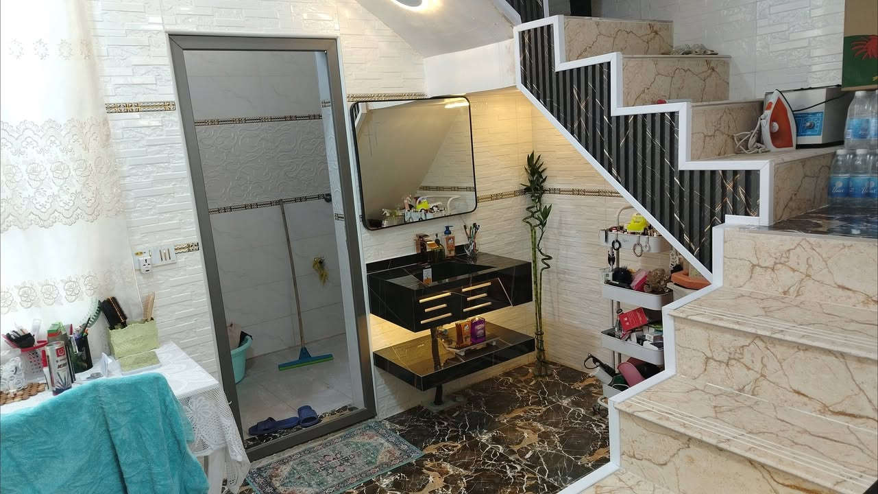 السلام عليكم بيت للبيع المساحه ١٠٠متر مربع شارع 80 خلف بانزين خانه اظواء الحله طابور زراعي سند ٢٥ ***********
