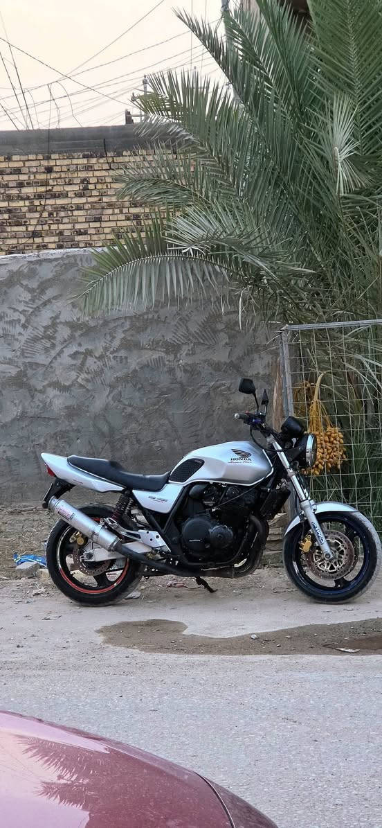 Cb400 جيل ثاني 
بيع او امراوس اب  افوراي F4i
موديل 1998 للون رصاصي 
رقم الماني( ذي قار )مشروع وطني مداور ثاني يوم 
دراجه مكفوله مكينه كير شاصي 
لادخان ولاتنقيص .
مجهزها بل كامل .
واير بلك جديد تخم جوين بلك .
يدات سكليتر قبضات جدد .
كتف شحن جديد 
فلتر شوته جديد + فلتر مكينه جديد  + دهن جديد 
باتري جديد 
كابريترات منضفه ستندر تصليحي يم همام بايكر 
سمجه جديده بعدني ماشادها +درع مكينه جانبي هم ماشاده جديد .
بك لايت جديد رماش .
واقيات ولواصق 
مجهزها بل كامل .
بيها كزوز اصلي امريكي صوتها رعيد
سعرها 19 وبيها مجال حك جيه 
مكاني نجف .
***********

