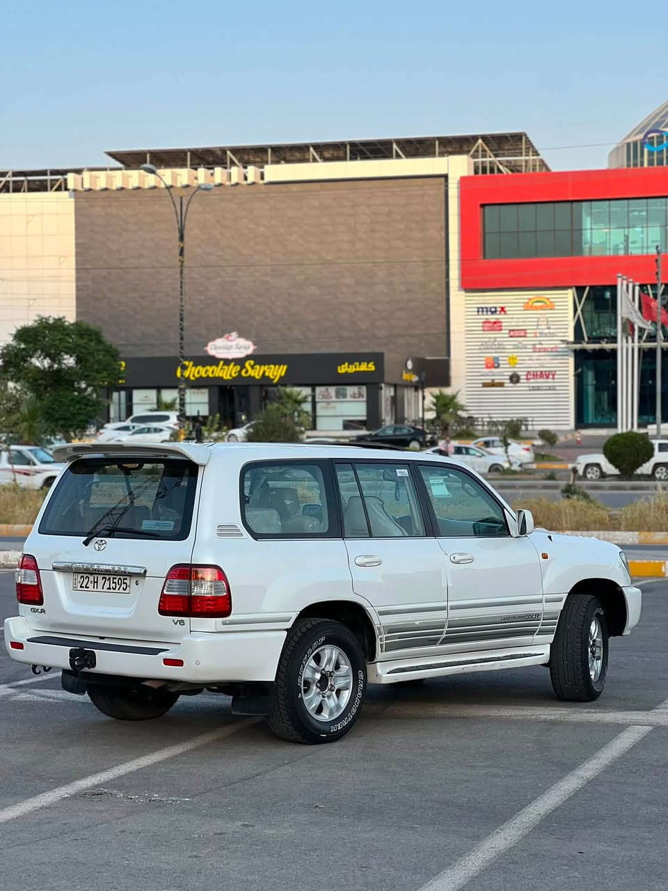 Land cruiser 2006 GXR 
مۆنیکا 2006 Gxr
فول مواسەفات تەحویل اسڵی
گێر تۆماتیک ناوزەرد  سڵاید شاشە ئایپاد و کامێرا 
٣ریز کوشن و تەبرید مەرکەزی 
فۆرمیکاو قوفلی اکسل

تەنها ١ جاملخی بۆیاخە 
گێڕو مەکینە و ئەکسل بەشەرت
سەنەوی تا٢٠٢٨ بەناو خۆمە
دەحامی بۆ دەحامی بەشەرت چرکەی تیانیە
سحری ١٩٢ گەڵاو معامەلە 
***********
