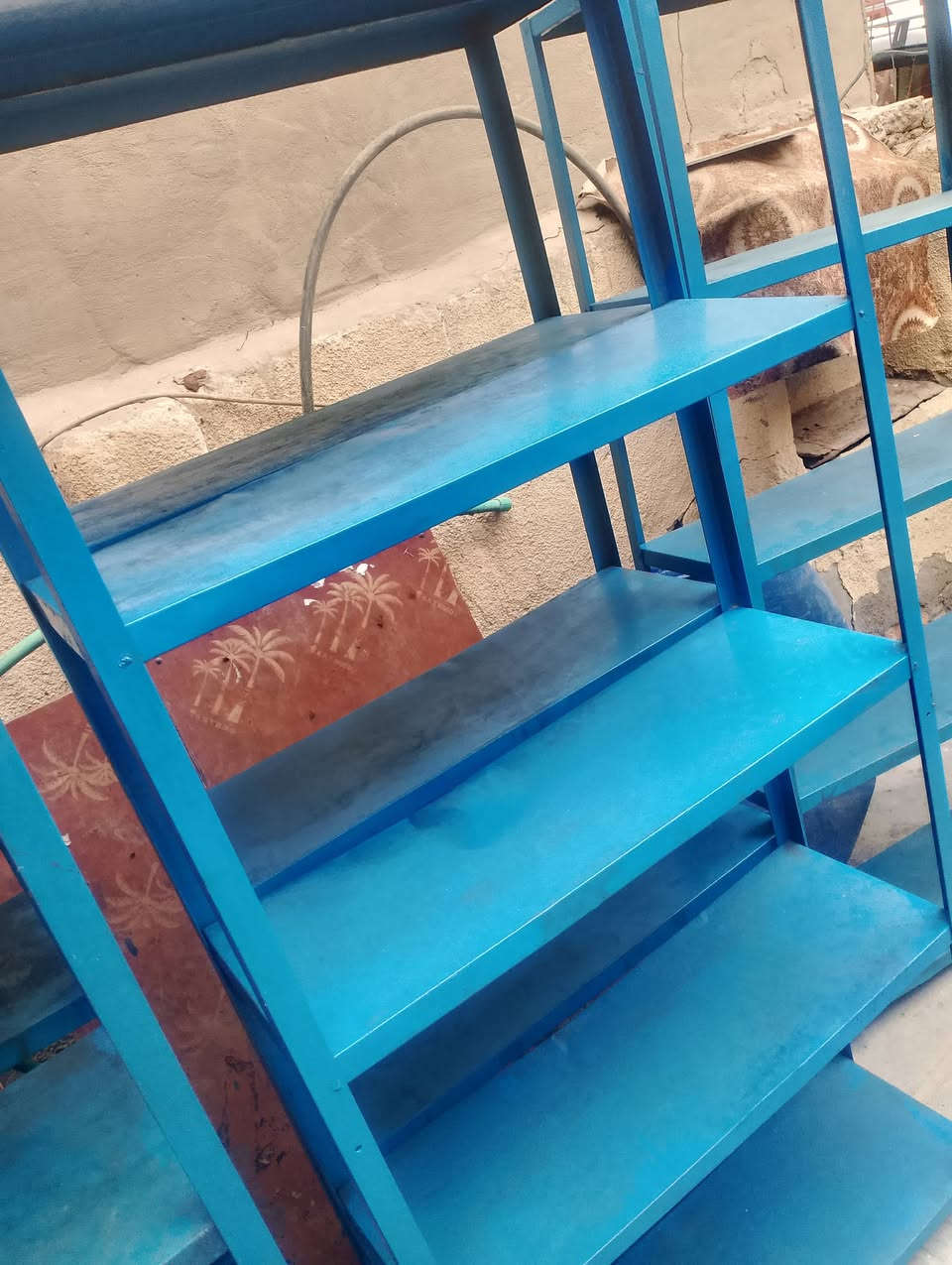 رفوف مستعملة • بغداد • تقاطع درويش