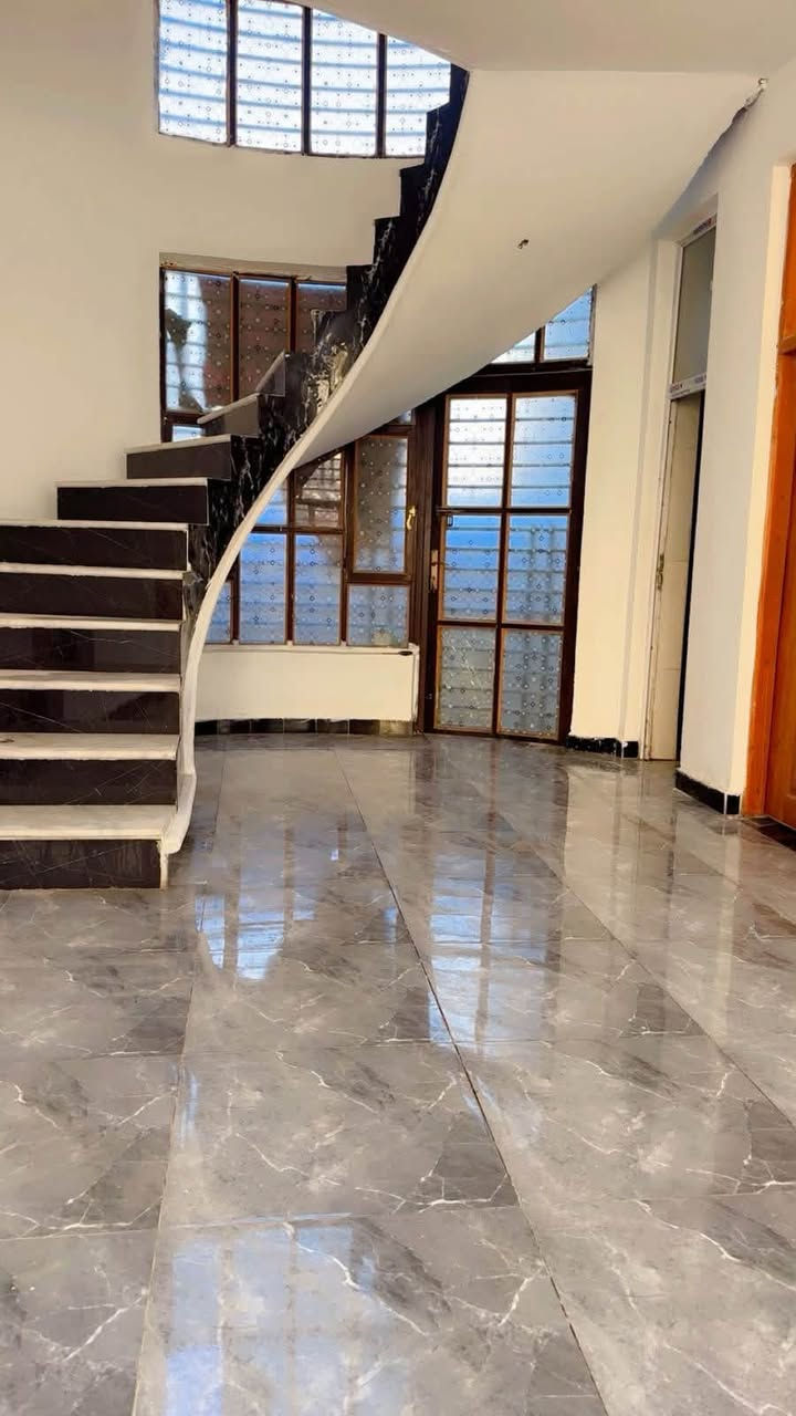 السلام عليكم بيت للبيع طابو زراعي سند 25 تحويل بسم المشتري المساحه الكليه 180 متر البيت بناء جديد مامسكون طريق حله ديوانيه يبعد عن الشارع العالم 150 متر للاستفسار اكثر اتصال او واتساب
***********
***********
