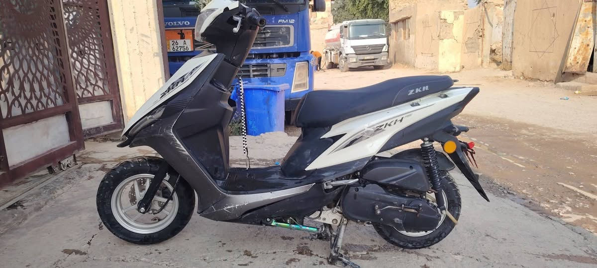 دراجه ماكس عدله حديث للبيع محرك ما مفتوح بس متروكه  جانت تأخر بل تشغيل وتركته المكان  بيجي السعر 590وبي مجال للشراي دراجه حيل نضيفه سلف وهندر ***********
