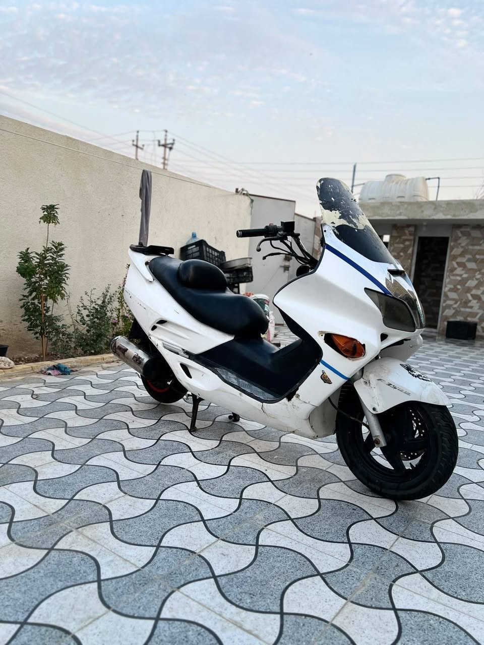 فورزه 0.6 مكينه مفتوحه ولفات وبستم فقط دراجه شغاله كهرباياته كله شغاله من طول لطول  مكان سوق الشيوخ ناحيت الطار السعر 400 رقم الهاتف ***********
