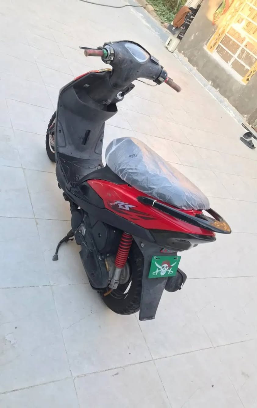 السلام عليكم دراجه ماكس عدله بوشه 49بلاديه مكينه ناعمه سرعه ونهضه فول كفرات مختمه تواير جدد لايت زنون دراجه جاهزه مكاني الرميثه السعر ٤٠٠ وبيه مجال ***********
