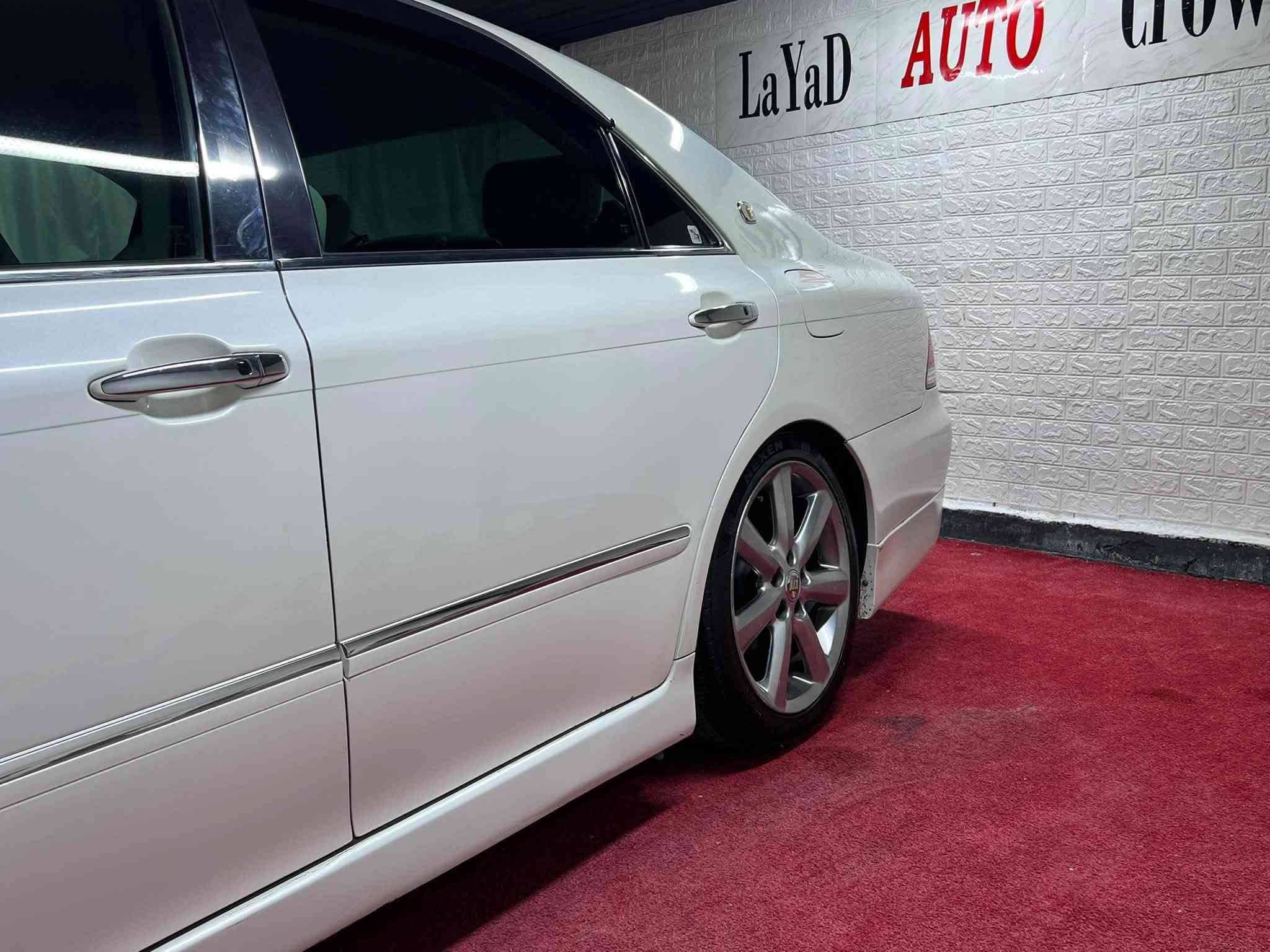 بە ناوی خوای گەورە شاهینە موسس موسس
شاهینە مۆدیل ٢٠٠٥ کامل سپۆرتی یابان  گێڕو مەکینە گەورە ١٨٢
٢ دوگمە شاشەو کامێرە
ئاوێنە ئیشارەت کامل لەحیە پان
٤ تایەو ویلی دنگەی لۆکی لە ژێرە
بێتەقەو ڕەقە تەبرید ساردو گەرم بە شەرت
گێڕوو مەکینە بە شەرتت
سەیارەکە کۆدی هەیەو بارکۆدی وەر گرتوە 
دەعمو لێدراو کەڤەر گۆڕاو هەموی بە شەرتت
سەیارەکە نوقسانی نیە بەس جامی پێشەوەی کەمێک درزی هەیە 
سعری ٦٠ گەڵاو مەجال  ژم:***********
