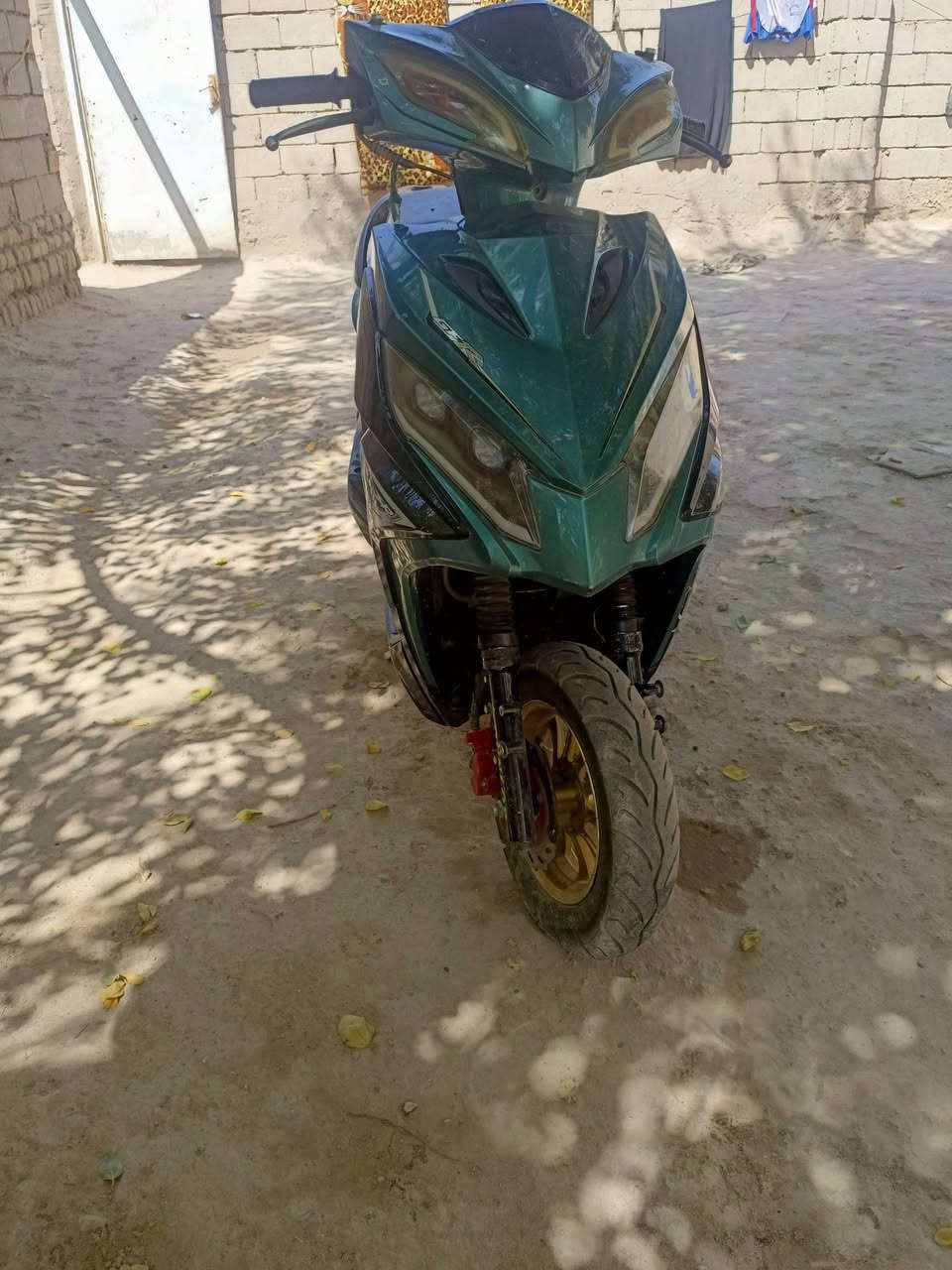 سلام عليكم  دراجه لبيع صيني ابيع كايمه بس تشتغل وتمشي مكان نجف مشخاب هاذه رقمي ***********سعر 250 وبيه مجال
