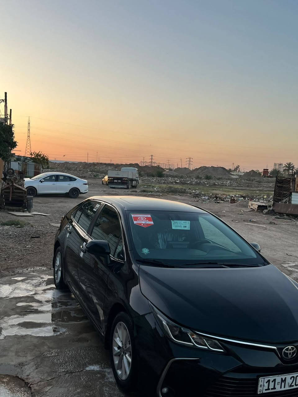 جديدة وبالعافية عالياخذها مال جناي
تويوتا كورولا 2023 (خليجي - نص فل) اخت زيرو ماشية 52 ألف كم 
​ملك الاعتمادية والاقتصادية.. تويوتا كورولا موديل 2023 بحالة الوكالة ونظافة تامة! ✨
​🔹 المواصفات العامة:
• الماركة: تويوتا كورولا (Toyota Corolla)
• الموديل: 2023
• المواصفات: خليجي (نص فل)
• اللوحة: رقم بغداد (ألماني مميز، جاهزة للهزة والتحويل الفوري)
​🔹 تفاصيل ومواصفات السيارة:
• المحرك: محرك نشط واقتصادي جداً في استهلاك الوقود.
• التبريد: تبريد قطعة فقط (ثلاجة) كفاءة عالية وممتاز للأجواء الحارة.
• التحكم: تحكم ستيرن (مقود متعدد الوظائف) .
• الشاشة: شاشة عرض وسطية ذكية تدعم أنظمة التحكم والاتصال.
• المساعدة: كاميرا خلفية مع حساسات بلادية لسهولة الركن.
• الأمان: منظومة مكابح متطورة ABS، وسائد هوائية (ايرباكات) متكاملة، وأنظمة الثبات الإلكتروني.
• الخارجية: إضاءة LED يومية مميزة مع ويلات كروم أصلية.
• الداخلية: غطاء مخمل نظيف جداً بحالة بلادها وعزل صوتي ممتاز للغرفة.
​🔹 ملاحظات إضافية:
• السيارة بحالة ممتازة جداً (جيك وفحص وين ما تحب).
• السعر ومستوى النظافة يضمن لك راحة البال وبدون مصاريف إضافية.
• السيارة حرة وجاهزة للتحويل مباشرة باسم المشتري (بدون أي تعقيدات قانونية أو غرامات).
​📞 للتواصل والاستفسار:
• مكان التواجد: جديدة الشط
• رقم الهاتف: [***********] واتساب او اتصال
• السعر المطلوب: [165 ورقة] (قابل للتفاوض البسيط) وبالعافية عالياخذها
