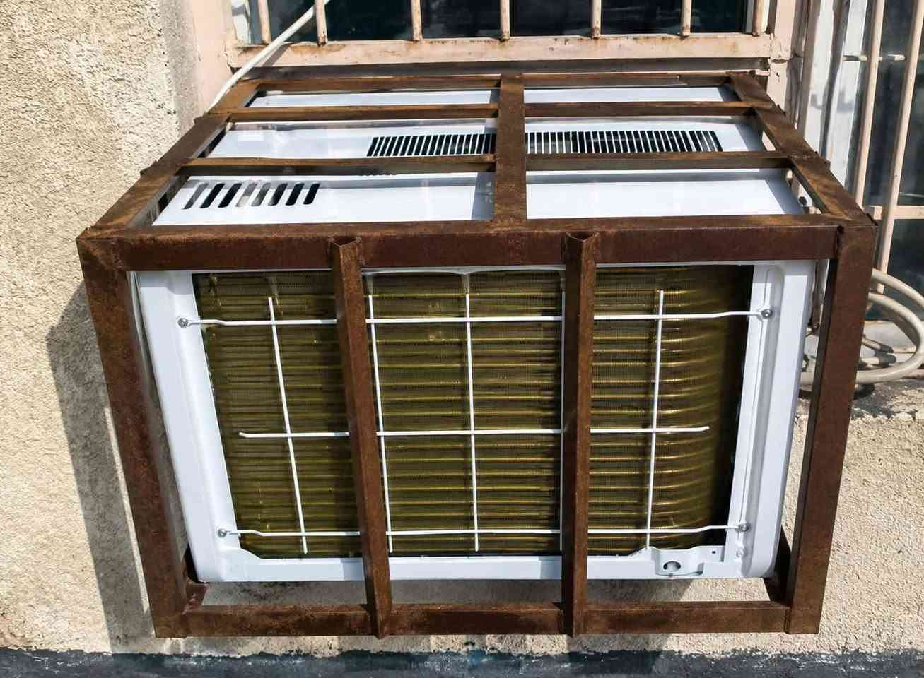 يالله
تصفيت بيت عندي غراض للبيع عندي مكيف جديد ماصار شهر ونص من ماخذه  سعره 300وبيه مجال منفاخ جديد 50الف وبيها مجال التفاصيل اتصل وتدلل 
***********
