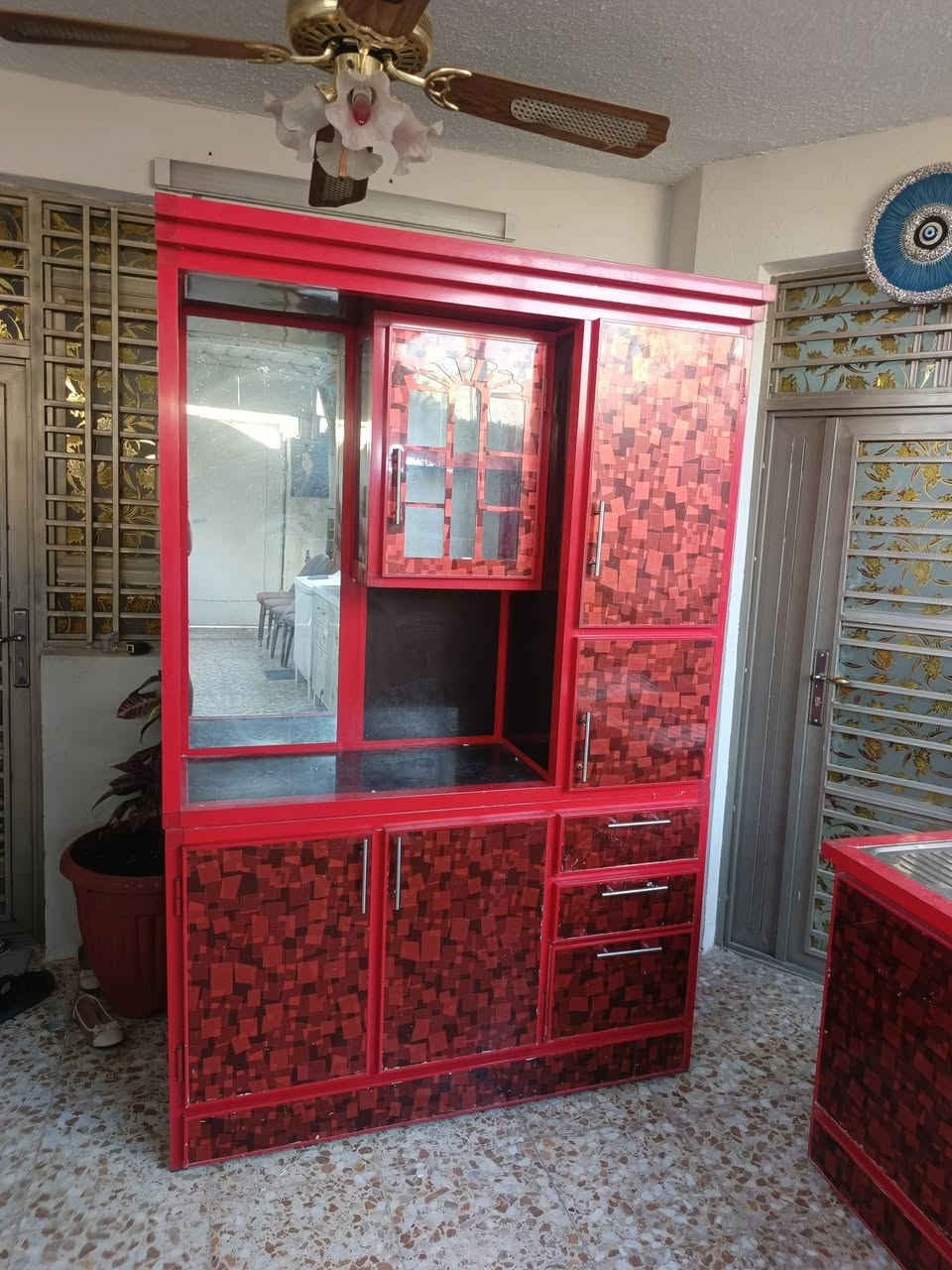 سلام عليكم غراض لبيع مكان بغداد حي ور سبع قصور شارع ابو علي رقمي بي واتساب الشاري ايخابر ***********
