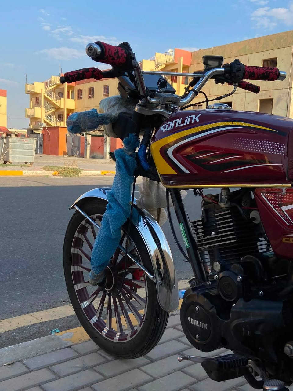 السلام عليكم
للبيع دراجه 2024 شكل2025 
الدراجه نازله بـ2024 بشهر الـ12 
دراجه حيل نضيفه ما نقصها ربع 
محرك 200 اسود المرغوب 
كهربائيات كلها شغاله كامله مكمله
الدراجه وياها منفيس 
مكان الدراجه بيجي سعرها 550 وبيها مجال
هـ:***********
