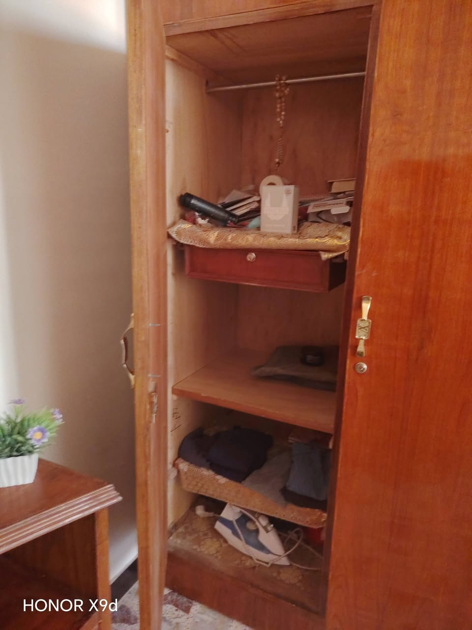 غرفه جديده البيع صاج حطاطه والسعر مليون ونص ولسكن ابو غريب حمدانيه الرقم *********** / ***********
