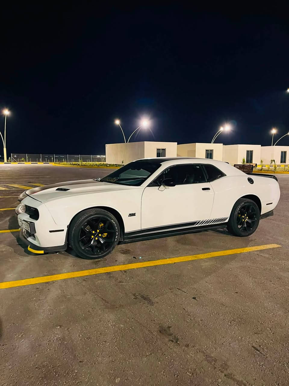 دوج جالنجر 2016 sxt   V6
صور الحادث بالمنشور + صورة لسونار + بدون تبديل 
مجرد طاكه لطوبه ولتاير مسوي رصعه بالجاملغ مصبوغ ربع من جاملغ 
وهنا بالعراق لجاملغ ليمنه طخه بسيطه مصبوغ هم نصه 

كير محرك خير من اللّه ، صدر امامي خلفي جديد
محرك 6 سلندر 3,600 . كير 8 نمر .
نخم تاير جديد NEW تو سايز .
حجز صالنصه بلادي . تبريد ثلج 
السياره جاهزه من جميع النواحي .
السياره فول مواصفات عدا الفتحه .
بصمه تشغيل + صندوق + ابواب .
تشغيل عن بعد . 
شاشه كبيره مال مديل 2023 .
تحكمات ستيرن جهتين كروز سرعه .
اتركشن كونترول . تبريد بيانو .
تبريد قطعين . SPORT . كشنات كهرباء .
كامره خلفيه . شاشه دجتل . شاشه ابل كار بلي . مواصفات الجالنجر
السعر  : 155 
*********** اتصال و واتساب
