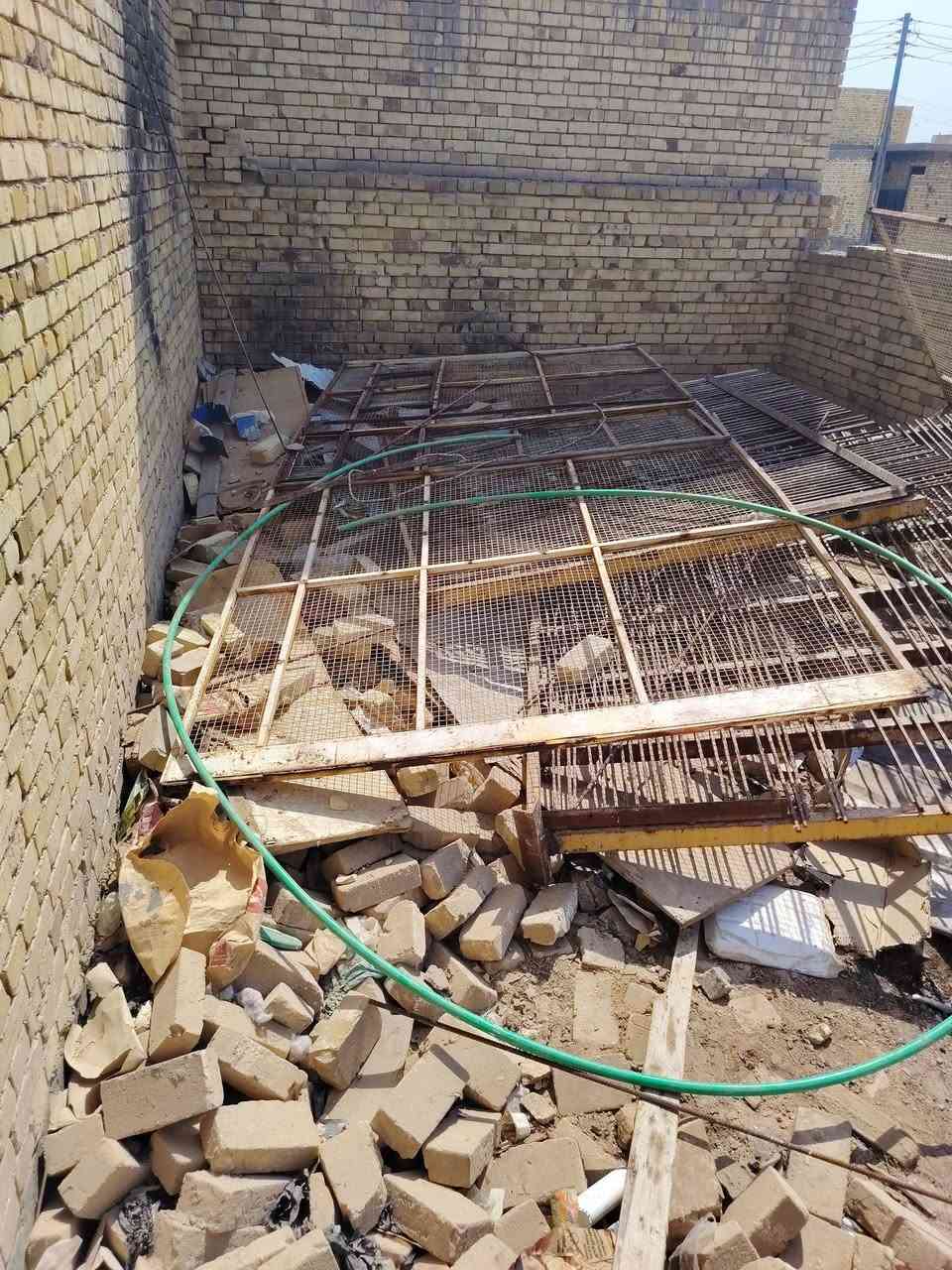 يوجد برج للبيع ست أمتار الطول العرض 3 حديد بلجيكي أصلي الشاصي حديد ثقيل وشيش اوكراني  يستخدم لحفظ الطيور والدجاج والفسيفس والبط وحتى الصخول  للاتصال ***********
