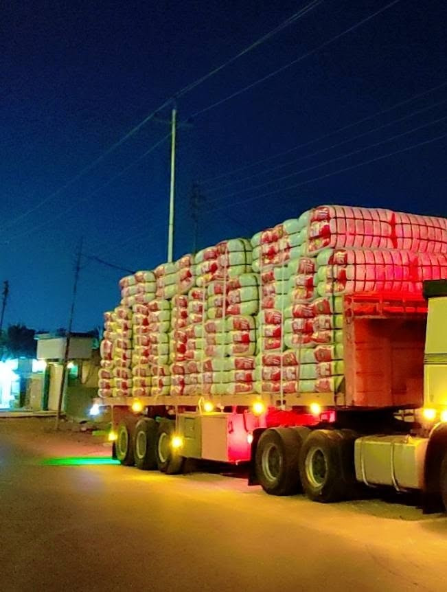السلام عليكم عربانه بلوم للبيع جاهزه لشغل تايرات 20 دناكير 14 الماني  كهربائيات كلها شغاله بريكات كلها شغاله مطبخ ثلاجه صندوك تانكي مي قاعده اسبيرات المانيه السعر 100 ورقه وبيها مجال لشراي  مكان واسط قضاء بدره اتصل ***********
