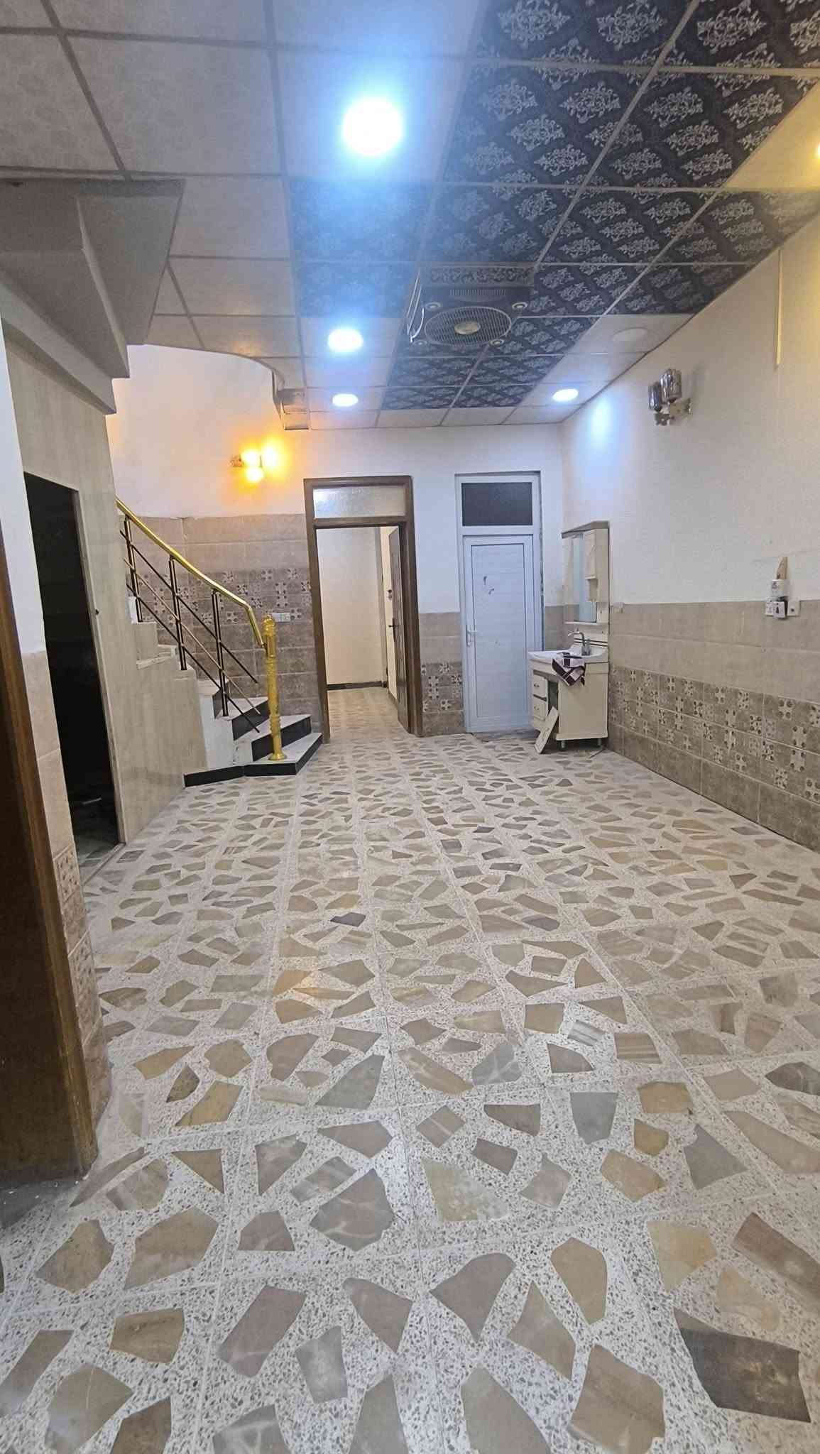 ايجار • ماكو تفاصيل • غرف/مساحة/سعر