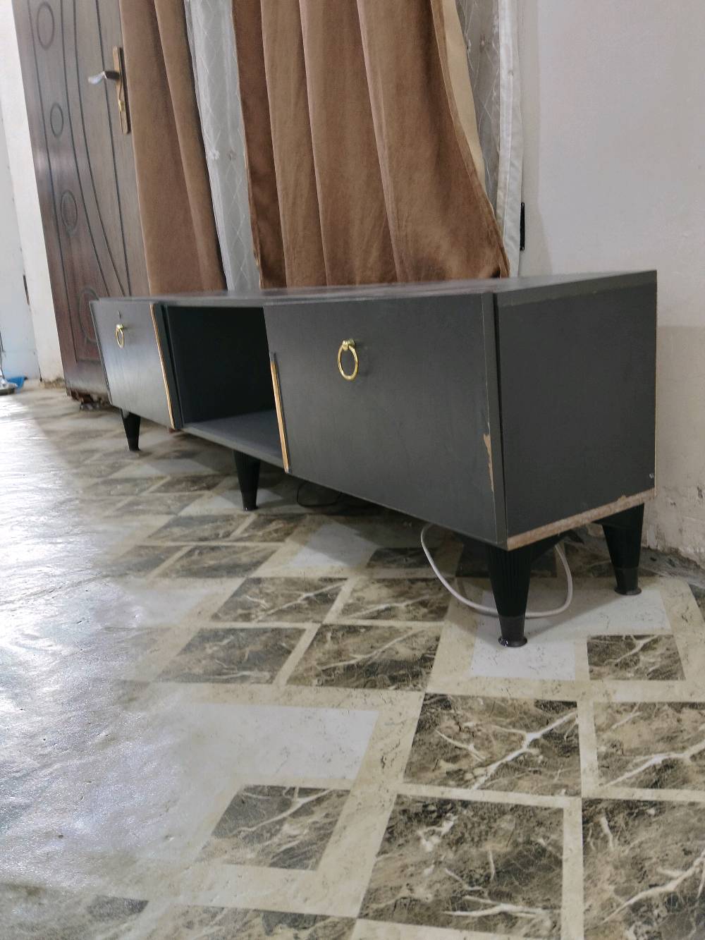 بوفيه • نضيف • استعمال قليل