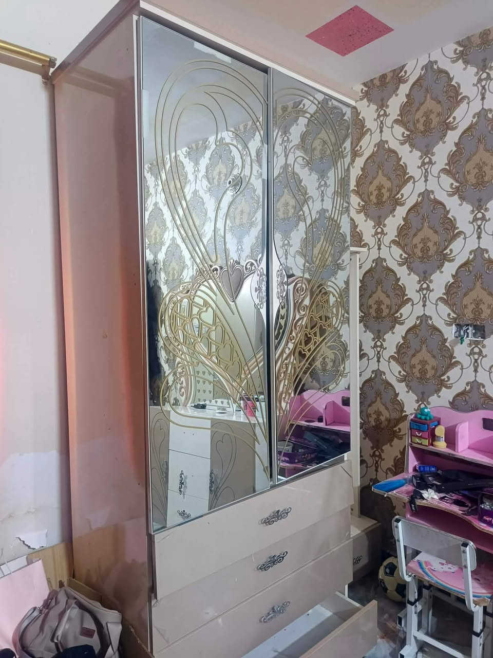 للبيع ٨ قطع غرفه نوم تركي سعر ٥٠٠ وبيه مجال ع خاص
مكان الصقلاوية
*********** للإستفسار
