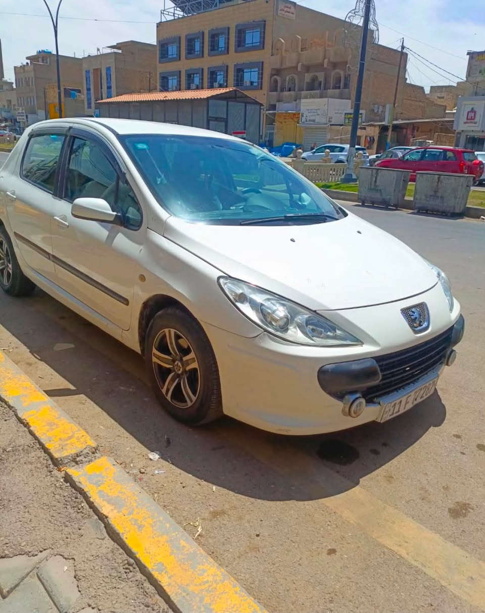 السلام عليكم بيجو فرنسي 2006 307 للبيع العنوان بغداد الجديده كير ومكينه كفاله السياره خير من الله  السعر 55 وبيهه مجال الشراي يتصل غير متواجد فيس ***********

