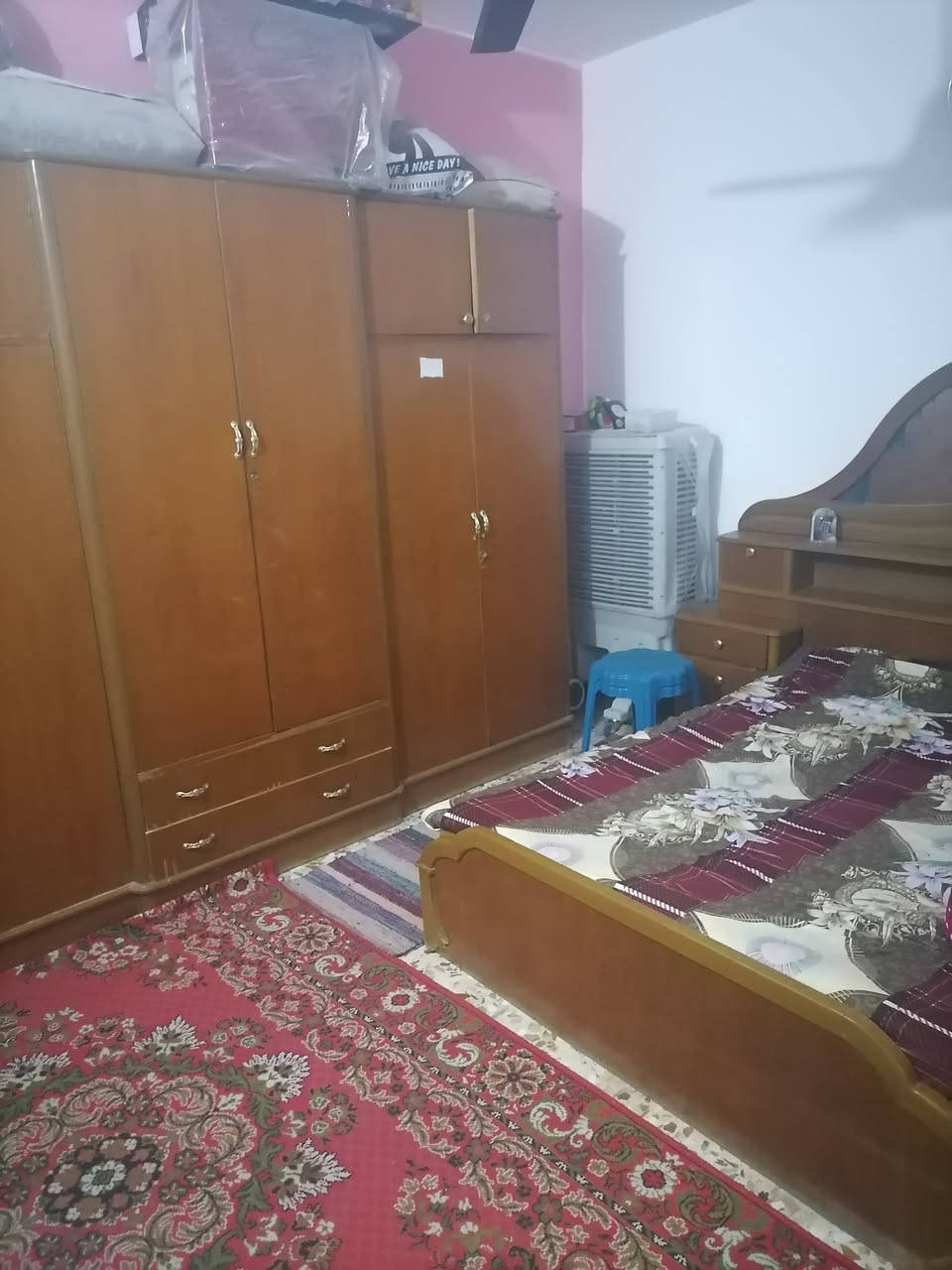 السلام عليكم بيت للبيع طابقين 100متر مربع واجهة 5نزال 20 طابقين مسلح بناء طابوق جمهوري 3نوم استقبال كراج هول داخلي حمامات 2 بيتونة عالي عن الشارع جاهز للسكن ممكن تحويلة شقتين البيع مباشر من صاحب البيت بدون دلال وفتح البيان ثاني يوم @مكانه ديوان المخابرات قرب شارع 60 السعر 220 بي مجال استفسار ***********

