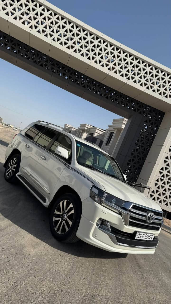 سلام عليكم لاندكروزر لبيع مديل 2019 فول موصفات السيارة ساز مكفوله كفاله عامه ما عده بارد بل صندوك الخلفي 4 أصابع ماشيه 115الف مغلفه PPF نانو السعر 475 مكان البصرة  الرقم الهاتف ***********
