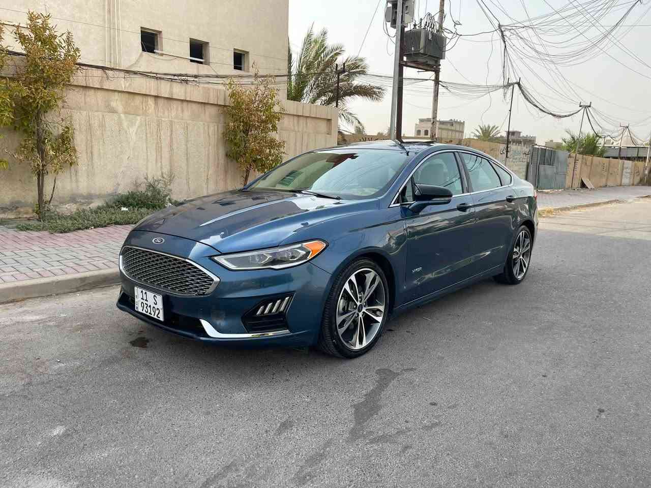 السلام عليكم عندي فورد فيوجن 2019 هايبرد محرك 2000 دوش فووول للاخير  1/1 حادثهة خلفي بدون ايرباك سيارة حلوة وجديدة على ايدي مابيهة نقص برغي سيارة على ايدي صارلهة 4 سنوات عندي رقم بغداد الجديد  سنوية بسمي صدر جديد تخم تاير جديد مواصفات التيتانيوم 
فتحة 
بصمة وترحيب
كشنات كهرباء وتدفأة
كشن السائق خزن ميموري
ويل 19
حساسات خلفية
رادار وتحديد مسار
سماعات ودمام سوني بلادي
قطعتين تبريد 
سيارة مواصفاتهة تخبل ومال جناي بلعافية علياخذهة حادثهة خلفي جاملغات خلفية وبيهة مباوك كلير بلبوب الخلفية توحيد لون فقط وعندي سونار وعلفحص وين ميعجبك افحص بجم كبس برغي مملعوب بي وبارد شبر باب السايق سيارة بلحقيقة احلى من الصور بهواي 
عارضهة ب118 وبيهة مجال بسيط جدا
مكاني بغداد حي العدل 
***********
***********
