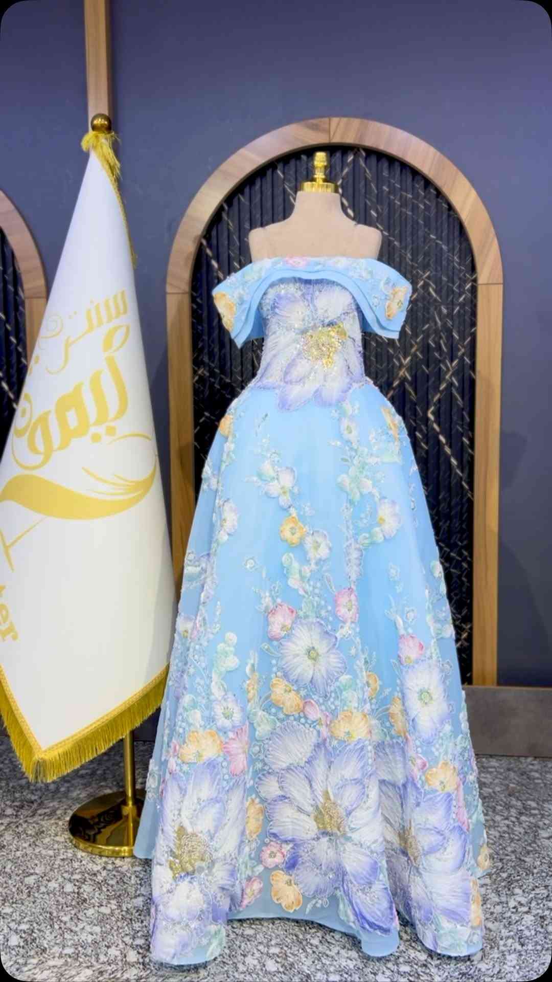 "لأنكِ النجمـة الأبرز في ليلتكِ ✨🤍
اكتشفي أحدث تشكيلة من بدلات الأعراس لدى مجمع ليمونه 2 👑، تفاصيل تليق بذوقكِ 🌹
📍 موقعنا: كربلاء، حي الحر - بعد المستوصف.
📞 للتواصل: ***********
