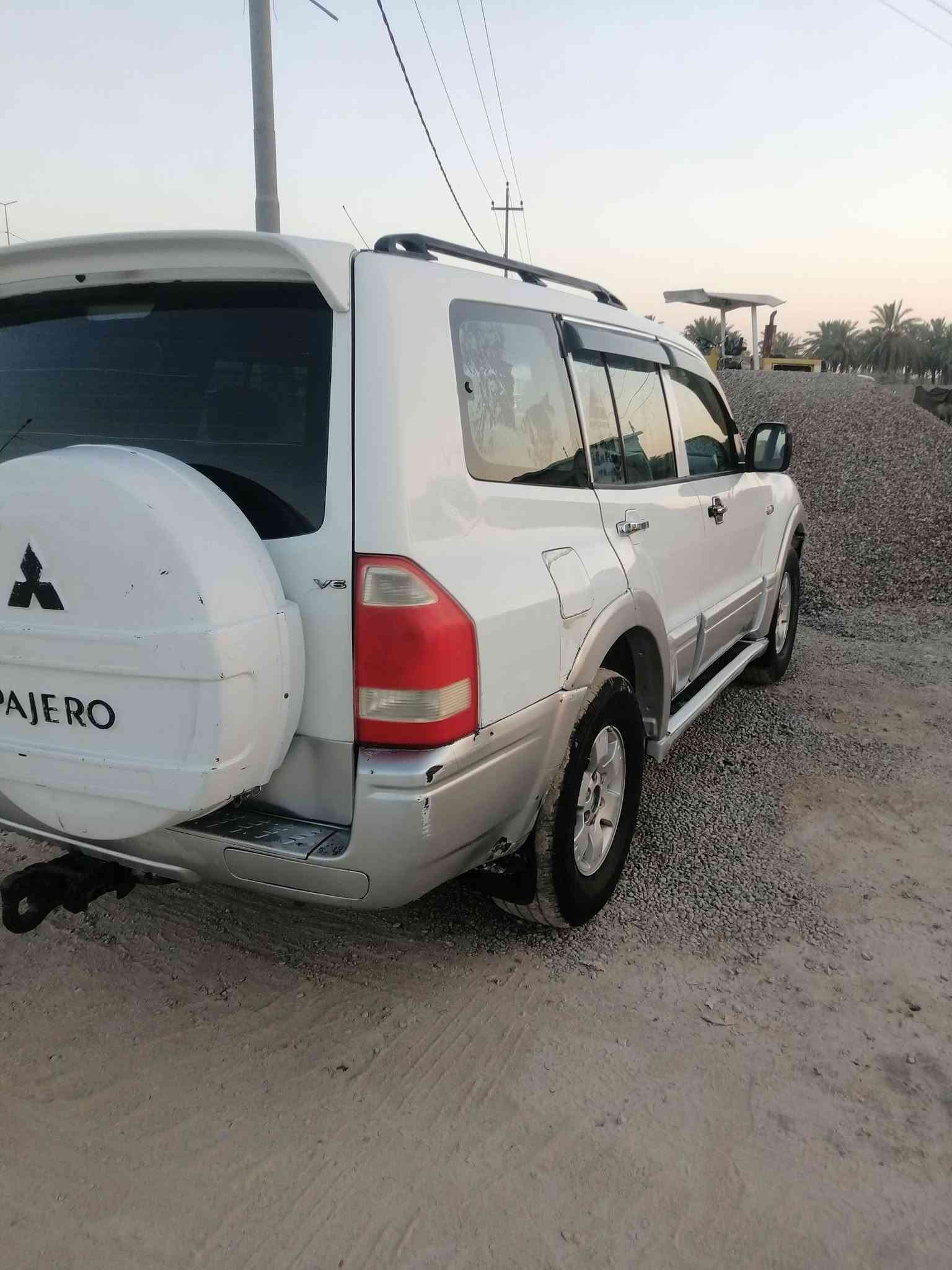 من  رخصه مدير الكروب سيارة باجيرو رقم بغداد انكليزي هزه جديده سنويه ل٣١ باسمي محرك ٣٠٠٠ بلادي كير عادي انسى صرف البنزين صبغ جاملغ امامي أثر ضربه خفيفه طخم تاير ترايك وين ما يعجبك السعر ٦٥ وبيها مجال حك الجيه الاتصال على الرقم *********** محرك بي تبخير قليل بدون صرف بيع او مراوس وانطي فرق حسب القناعه مكان المسيب
