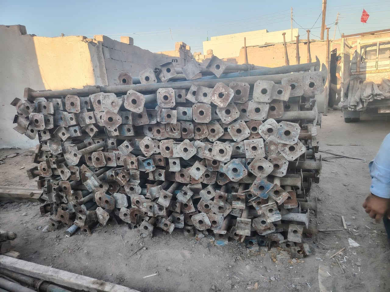 جكات ابو الحاضن سن خشن وزن ثقيل الزوج 28 جك درجه اوله العنوان بصره للستفسار ***********
