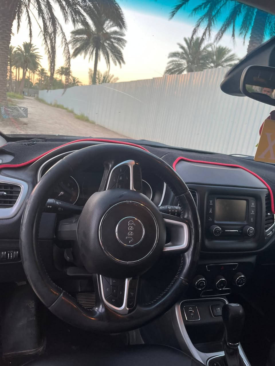 جيب كومباس موديل 2018أمريكي 
فول مواصفات
 تحكم ستيرن
 كامره دواره
 لايت عدسه 
اناره ترحيب
تبريد قطعتين 
سايد بريك كهربائي 
رقم خصوصي بغداد الغزاليه  وبسمي 
   لاسفسار ومعرفة السعر اتصل على الرقم الموجود  
       ***********
