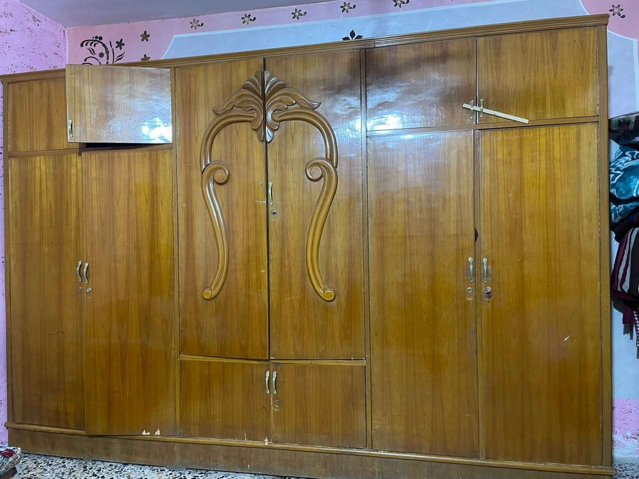 سلام عليكم كنتور ابو سته صاج مستخدم للبيع سعر خاص او التصال عل رقم ***********
