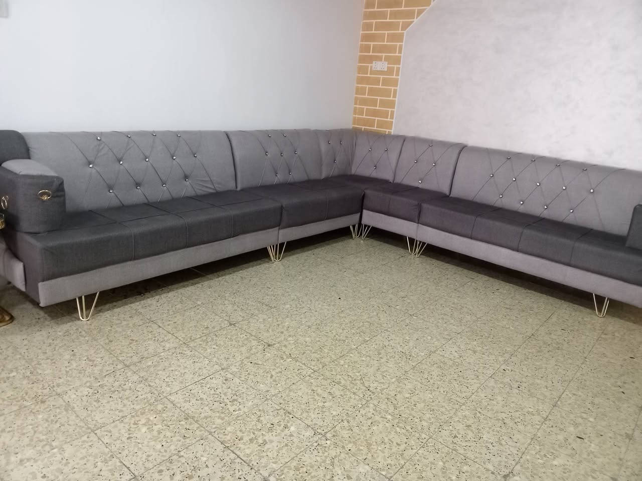 ديوان ١٠ مقعد جديد شغل ثكيل ارضيه بلوك اسود للبيع شراي يتصل على رقم ***********
