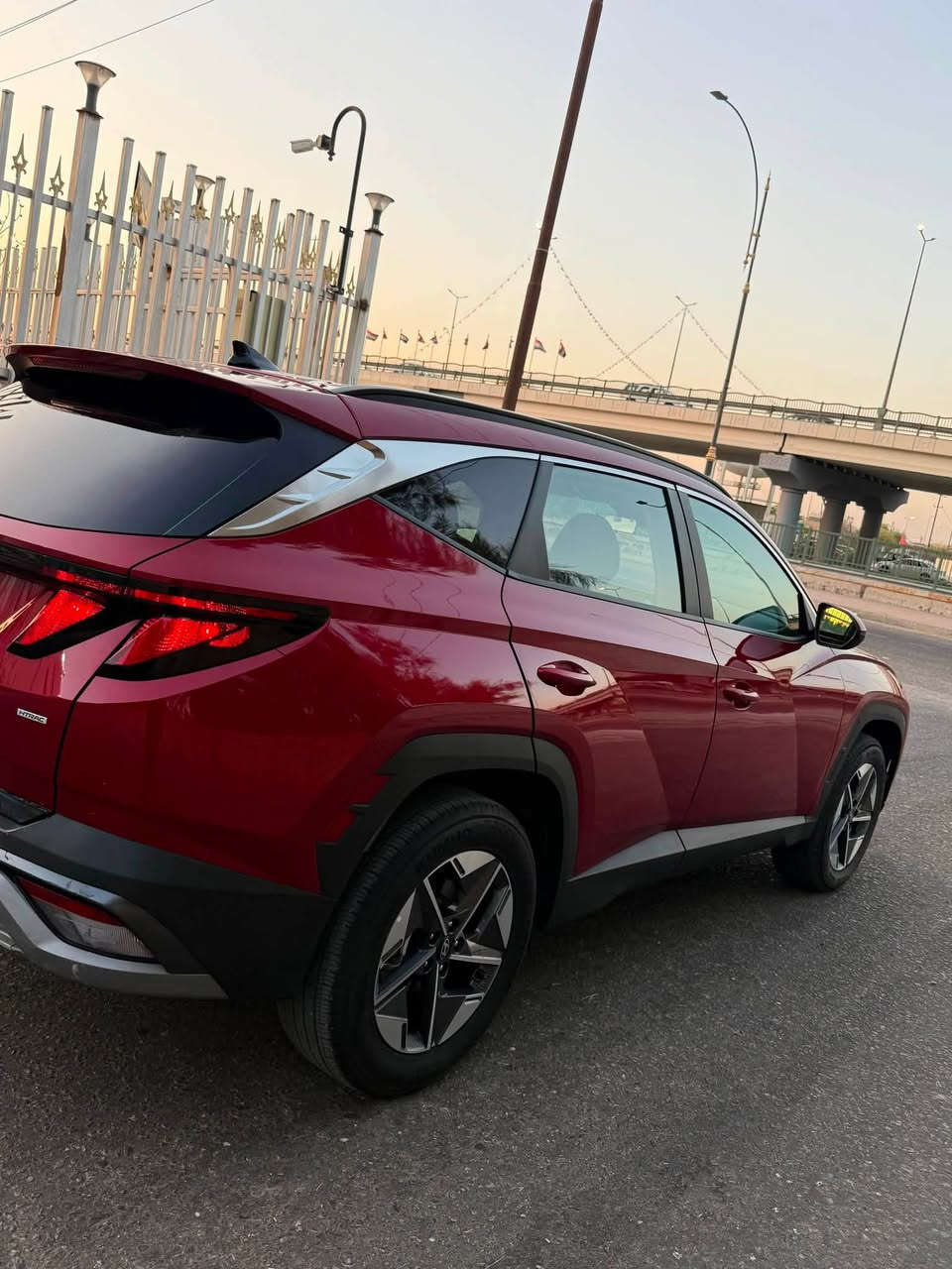 السلام عليكم

🚗هيونداي توسان 2026 – SEL
Hyundai Tucson 2026 
دخول جديد
•   🛣️  المسافة المقطوعة  - 8 الالف ميل
--------------------------- 

🌍 وارد امريكي
⛽ محرك بنزين
⚙️ محرك 2.5 تنفس طبيعي
🔩 4 سلندر
🔧 ناقل حركة أوتوماتيك
🛞 دفع رباعي AWD
✅ أبرز المواصفات:
• شاشة لمس حديثة
• Apple CarPlay
• Android Auto
• مثبت سرعه ، قيادة ذاتيه
• كاميرا خلفية ، سايد بريك بصمه
• حساسات أمامية وخلفية
• رادارات امامي خلفي جانبي
• عداد دجتال وشاشه متصله
• هيتر كشنات ، كشن كهرباء
•شاشه لمس ، تبريد لمس

بدون صبغ تبديل بنيد فقط رقم بغداد سنويه بأسمي تحويل مباشر ثاني يوم العنوان كربلاء السعر 195 وبيها مجال
***********////***********
