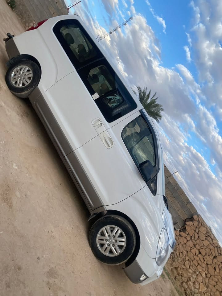 ستاركس موديل ١٧  محرك مفتوح ماشيه ٢٠٠ حقيقي محرك وكير وتبريد كلها مكفوله  بيها بس الجاملغ الايسر ربع صبغ 
 صوره السونار مرفقه مع الصور 
السياره جاهزه ما تصرف عليها ربع 
السعر ٢.٣ ورقة مجال بسيط 
مكان السيارة الانبار / عنه 
التواصل : ***********
