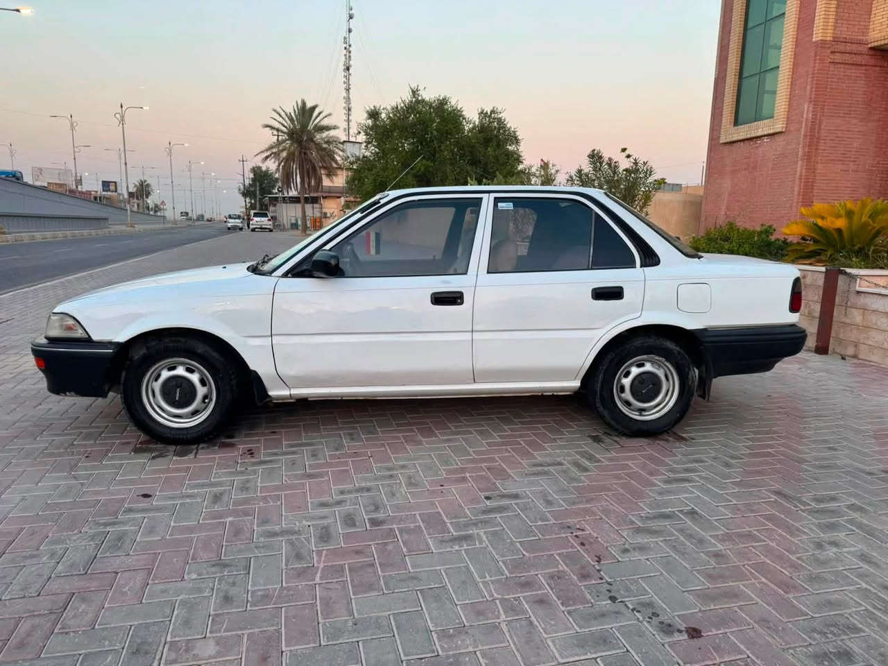 1990كورلا يسره بلاد مكفوله تبريت شرط مكينه شرط كير شرط ***********
